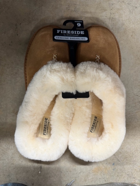 Fireside by Dearfoams Adelaide Genuine Shearling Clog Slipper Size 9 - Picture 3 of 9